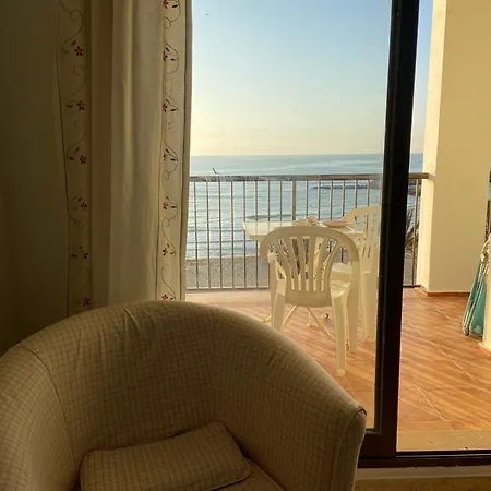 With Seaviews דירה
