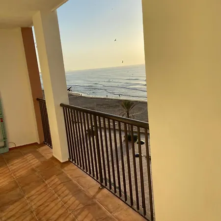 With Seaviews אלבוראיה
